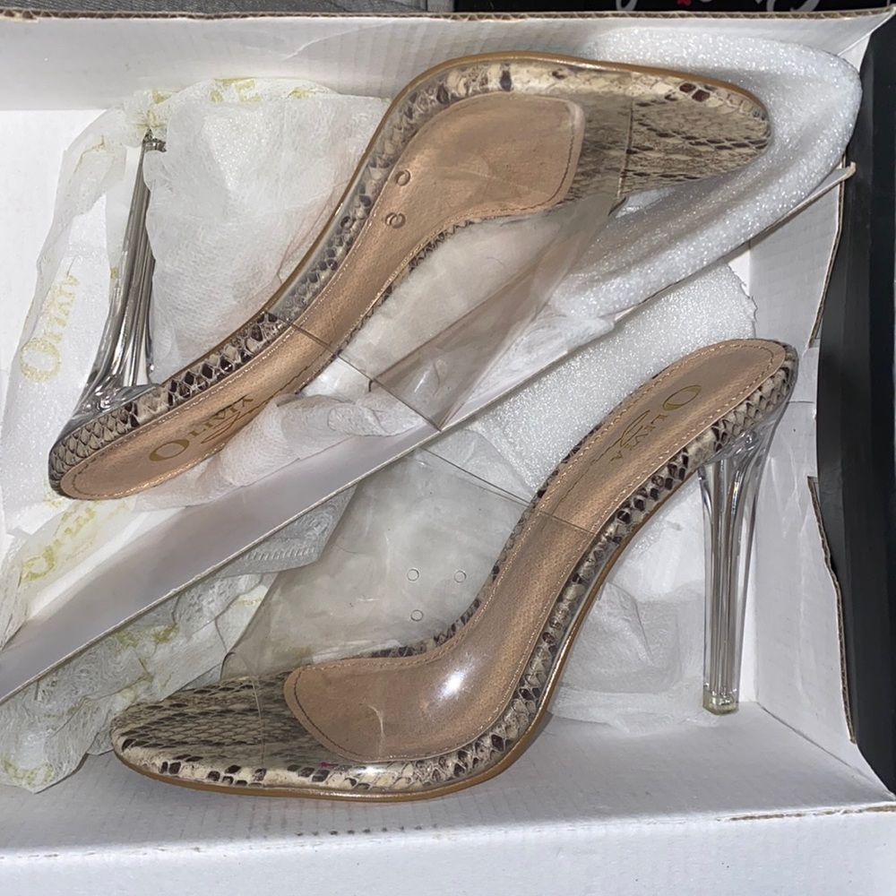 Olivia Ferguson Clear and Snake Skin Heels 5 1/2